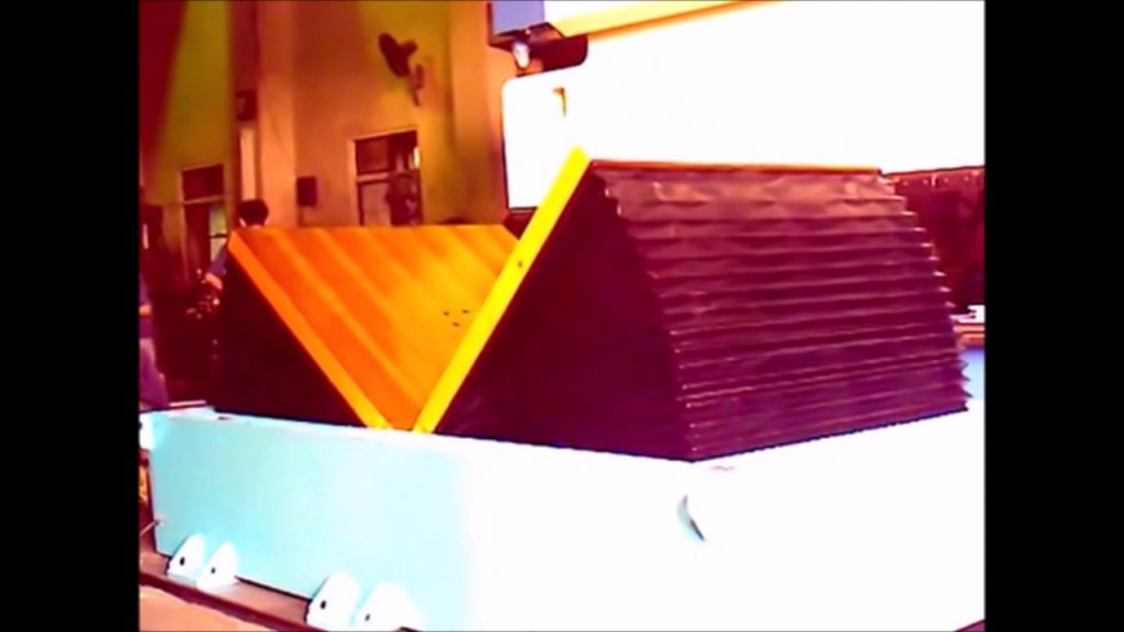 “Revolutionary Mold Reversal Device: Flip and Rotate Dies with Ultimate Precision!”