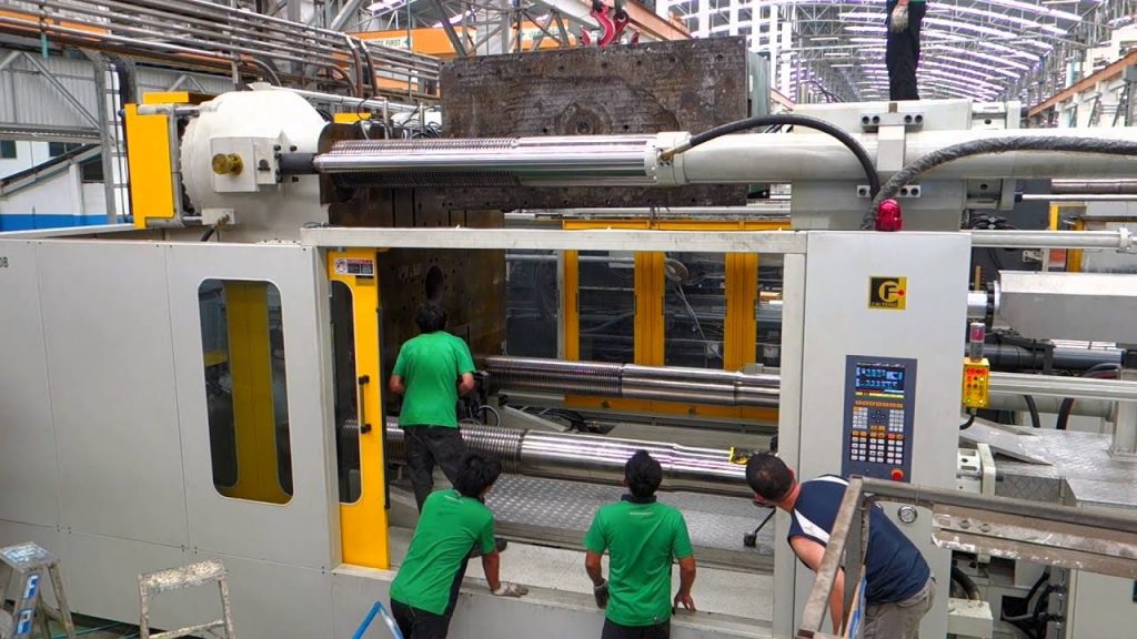 “Revolutionizing Injection Molding: Enhancing Efficiency in Mold Loading with the Advanced 2500T Machine”