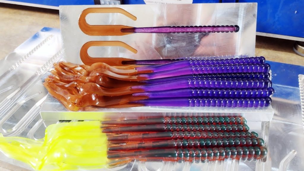 “Unleash Your Angler’s Imagination: Discover the Game-Changing 10″ Open-Pour Aluminum Ribbontail Worm Mold! Step-by-Step Soft Bait Mold Demo & Unveiling”