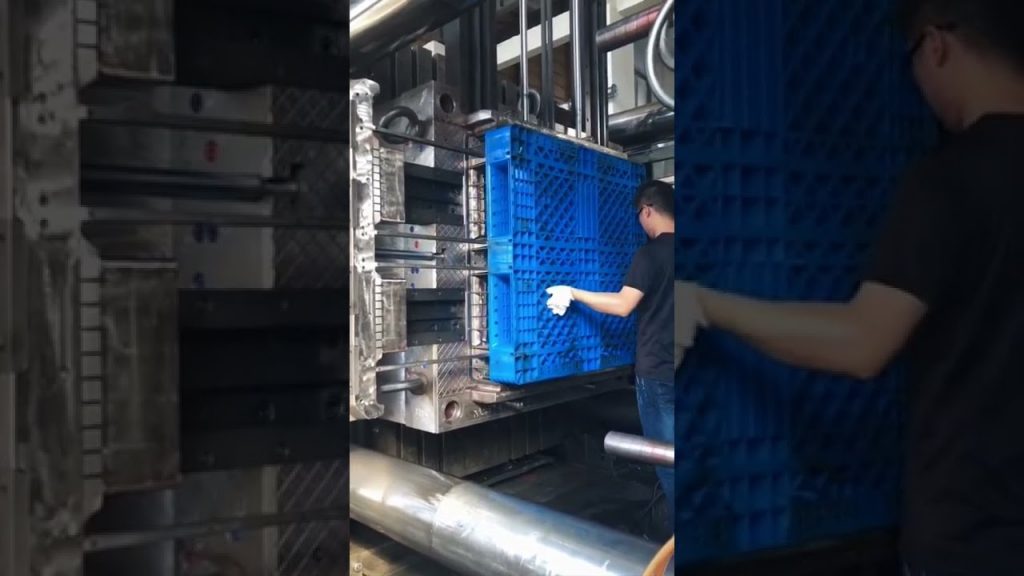 “Revolutionizing Injection Molding: Unleashing the Power of the 2500T Machine for Risky Projects”