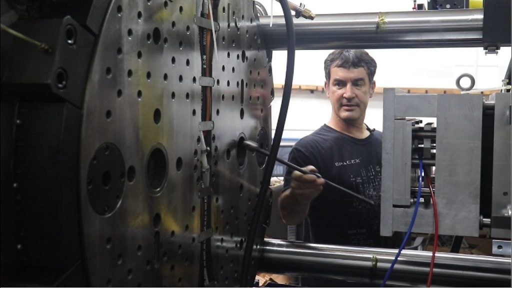 “Mastering the Art of Precision: Optimizing Plastic Injection Mold Setup for Enhanced Efficiency and Quality”