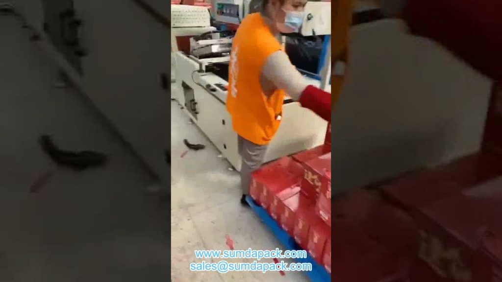 Compact box shrink wrapping machine
