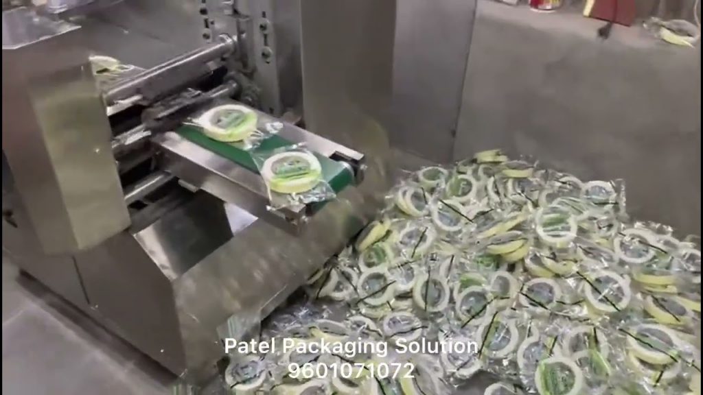 Compact horizontal flow wrapping machine for packaging various products.