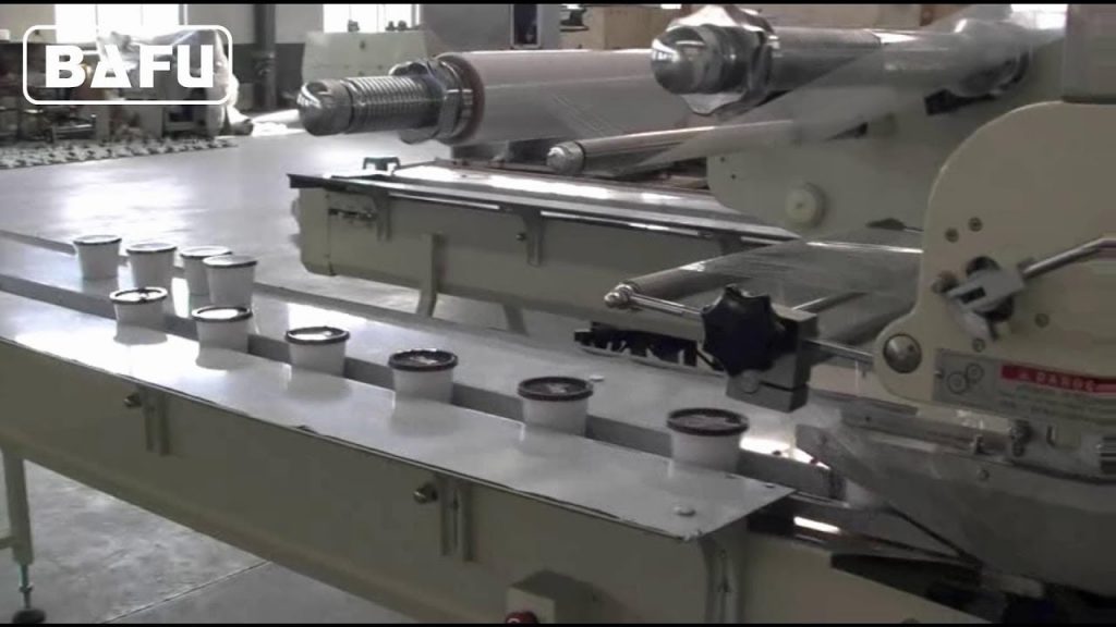 Compact horizontal wrapping machine