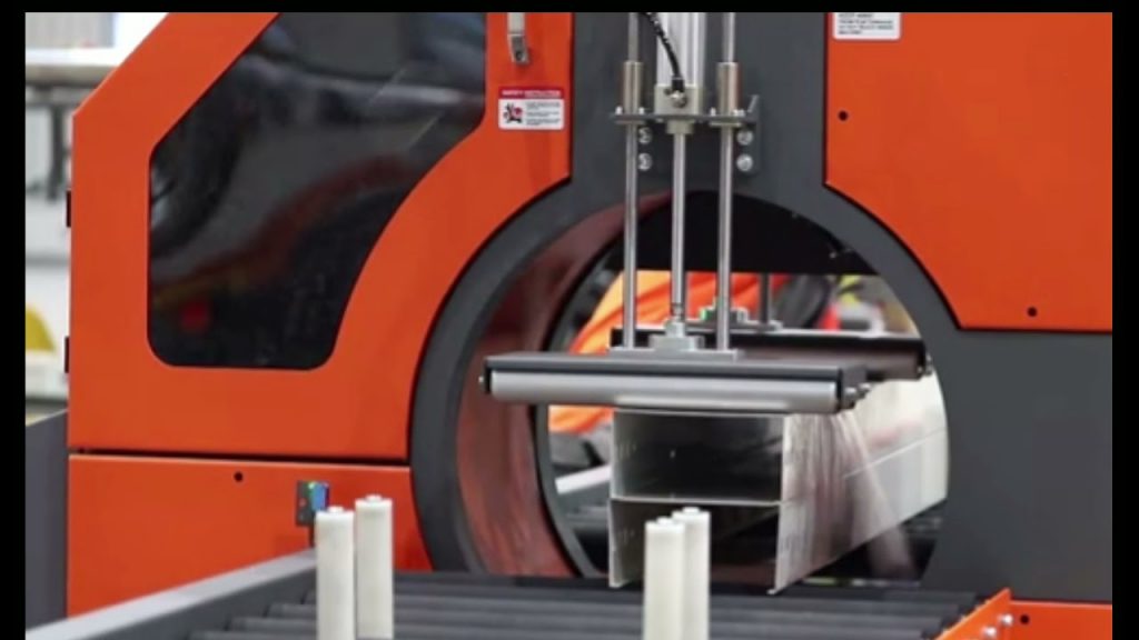 Horizontal film wrapper for automatic stretching