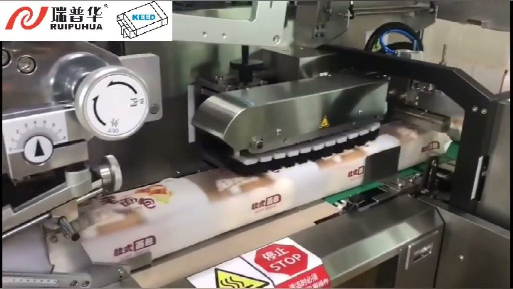 Packaging and robot system for automated flow and horizontal packaging.