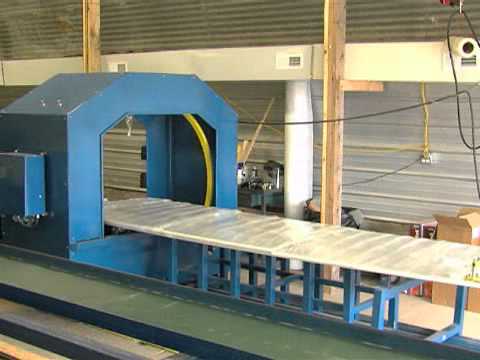 Stretch wrap machine for horizontal packaging.