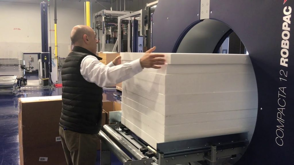 “Wrapping machine for styrofoam pads with semi-automatic horizontal stretch”