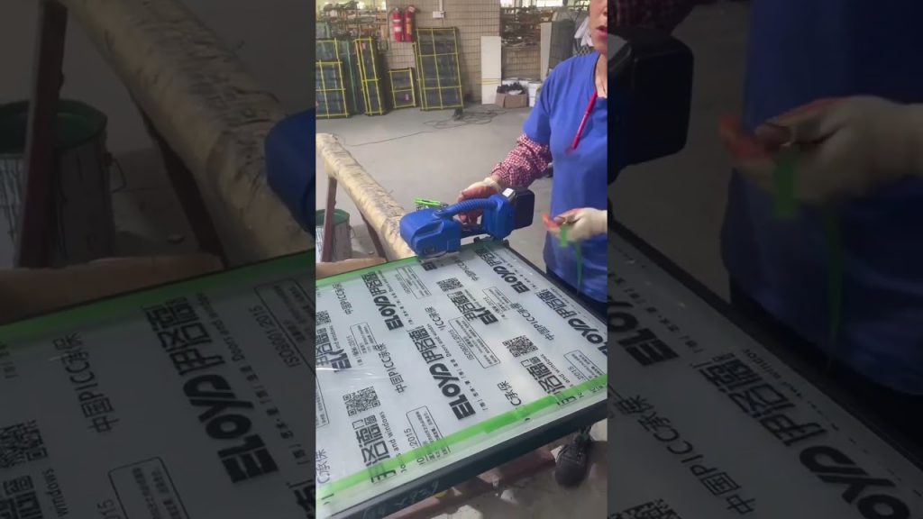 “Efficient Handheld Strapping Tool for Cargo Security: Battery-Powered L-16”