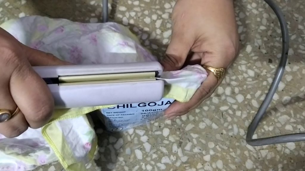 How to Seal Plastic Bag with Hair Straighteners How to Seal Plastic Bag with Hair Straighteners