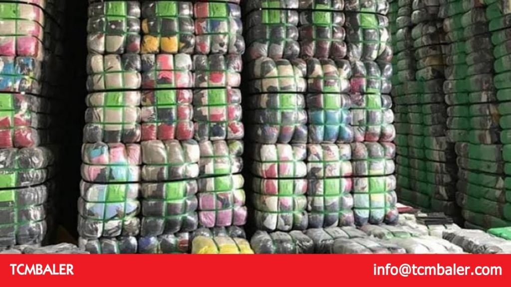“Innovative Machine for Securing Cloth Bales: Enhanced Strapping Solution Now Available”