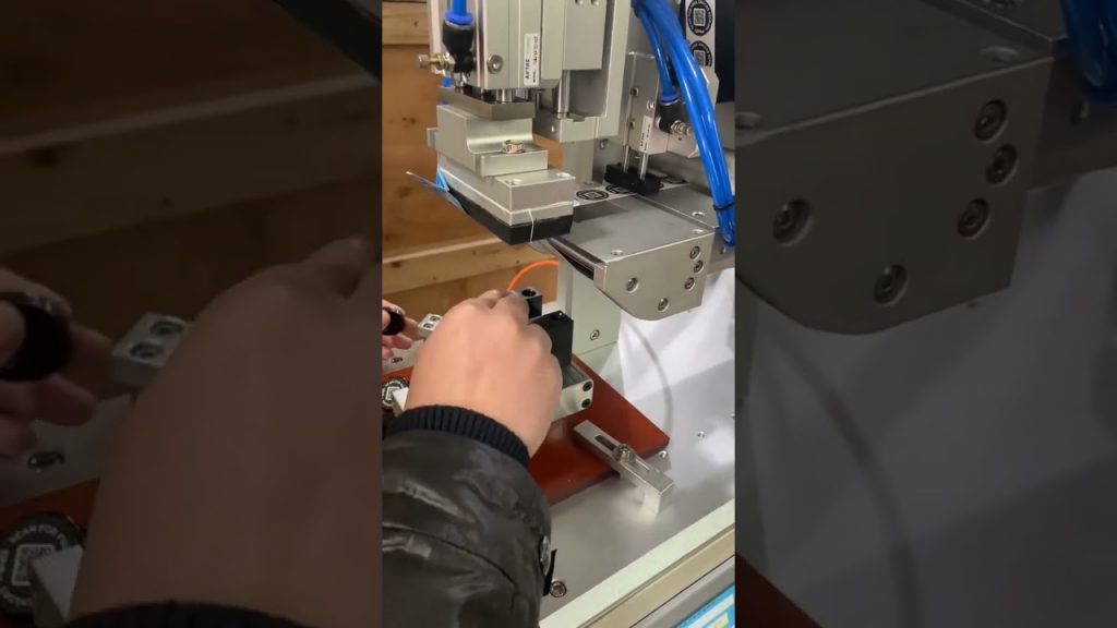 “Precision Labeling Innovation: Next-Gen Semi-Automatic LED Lid Topside Labeler for Unmatched Accuracy”